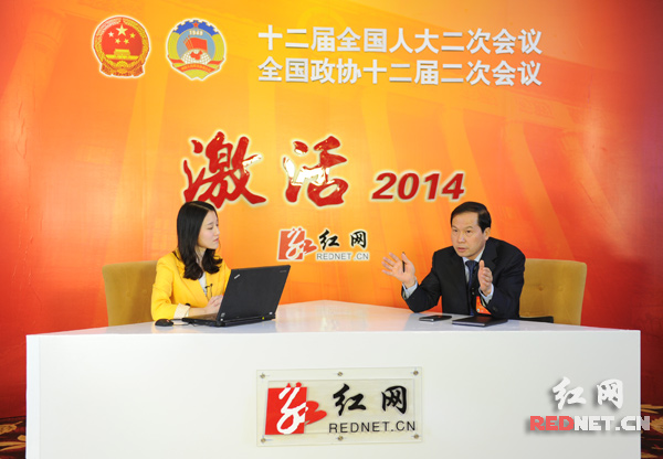 3月10日,全国人大代表、中国电信湖南公司总经理、党组书记廖仁斌作客红网设在北京的全国两会嘉宾访谈室接受红网的专访。摄影 章尧