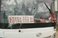 邵阳多趟大巴车遭打砸致停运追查