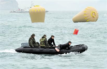 [视频]韩国潜水员在沉船客舱发现遇难乘客遗体