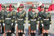 [视频]女仪仗队兵多具文体特长专业设计师定发型（图）