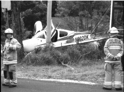 [视频]澳飞机发生故障“跳伞”着陆