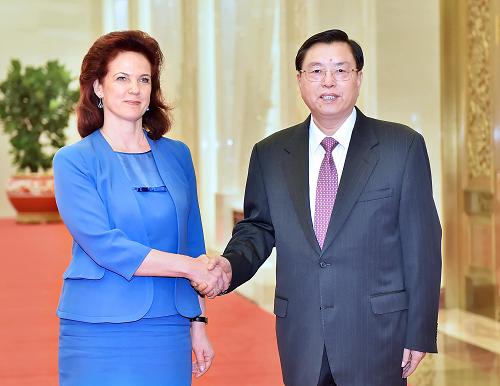 视频：张德江与拉脱维亚议长举行会谈