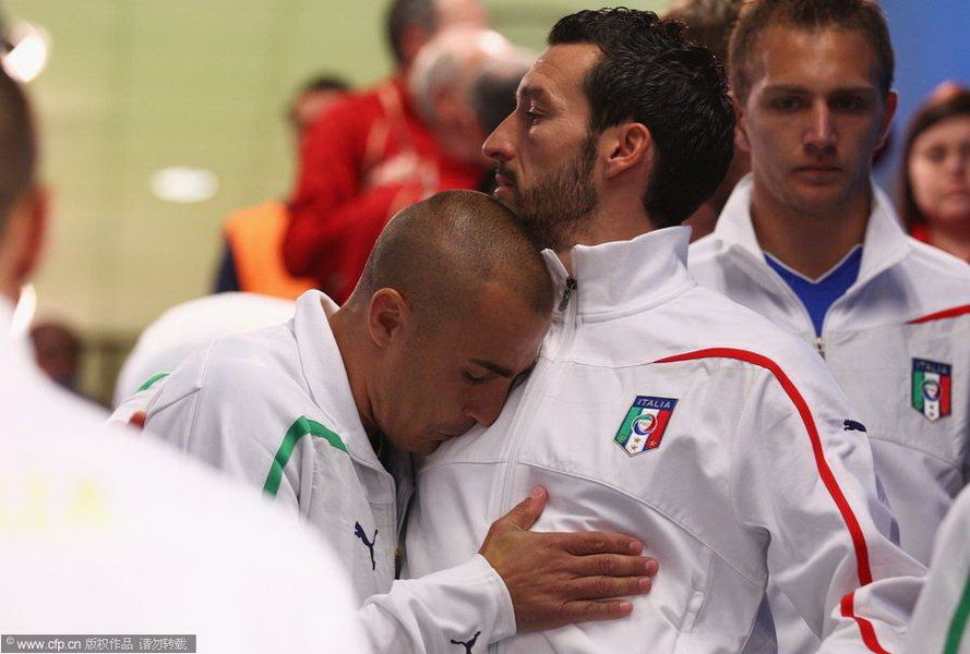 [视频]外围世界杯 足球场上的“基情”瞬间