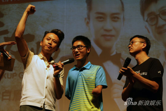 [视频]《分手大师》票房破4亿 邓超英文单曲MV首发