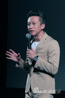 [视频]《分手大师》票房破4亿 邓超英文单曲MV首发