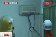 [视频]天热开空调 “吹”出一条蛇  