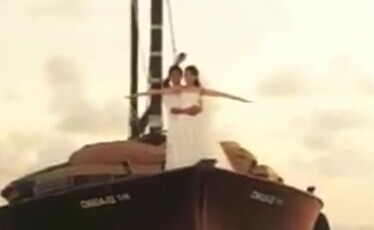 [视频]林志颖一周年婚庆曝与老婆热吻视频 演绎山寨《泰坦尼克》