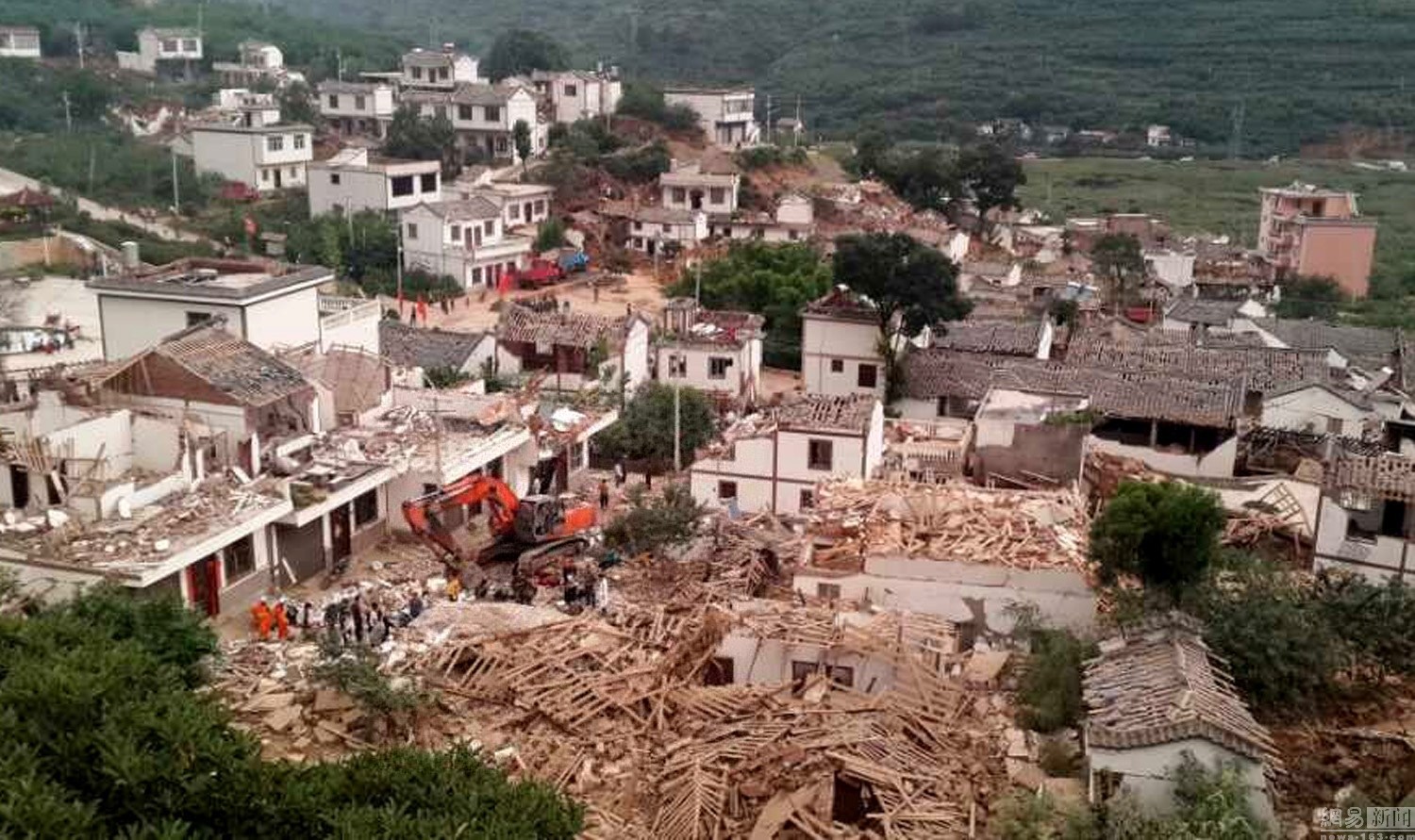 [视频]云南昭通鲁甸县发生6.5级地震 已致373人遇难