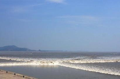 [视频]海宁观潮：罕见十字交叉潮完美呈现