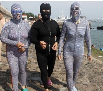 [视频]中国大妈防晒头套走红 杀入西方时尚圈