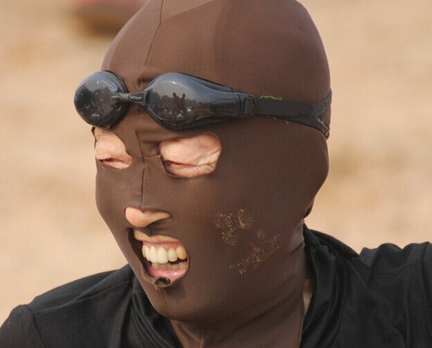 [视频]中国大妈防晒头套走红 杀入西方时尚圈