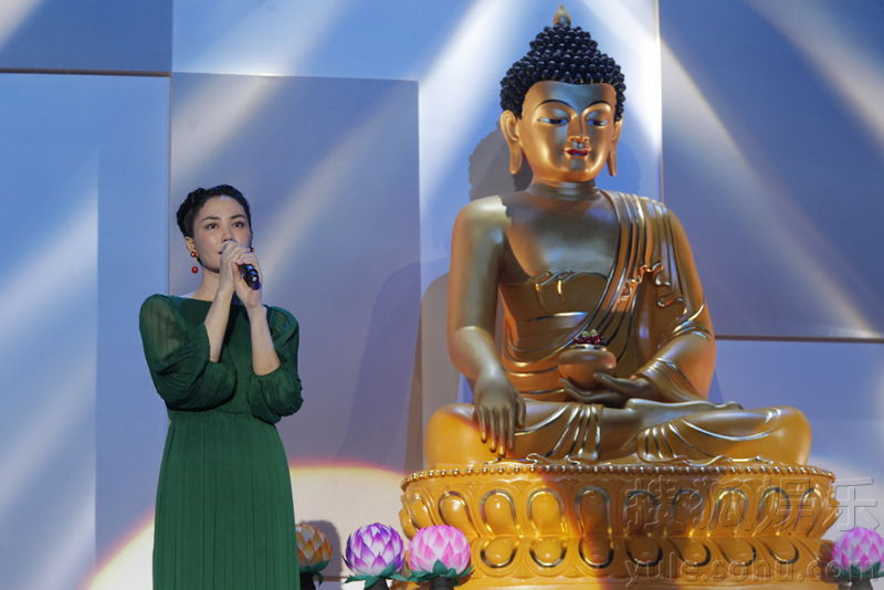 [视频]王菲梁朝伟同场合唱《心经》 天后影帝同台