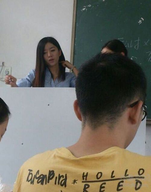 [视频]“最美日语老师”走红 学生太多换大教室