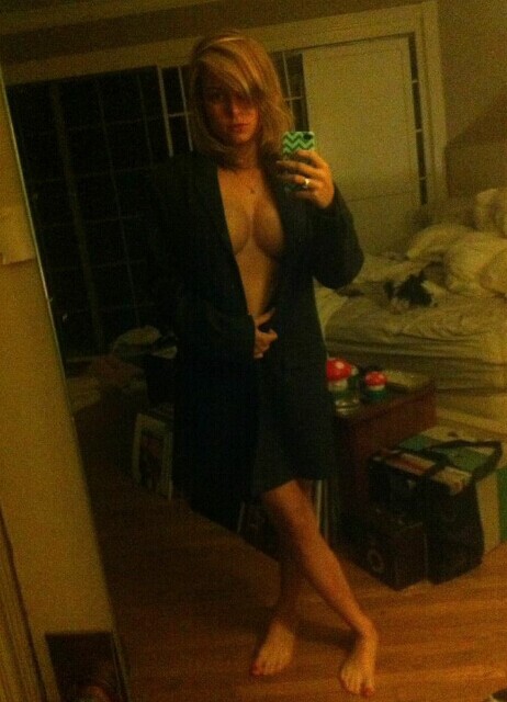 [视频]好莱坞女星裸照网上卖 最低350美元