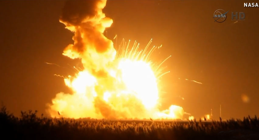 [视频]实拍美国飞船发射6秒后爆炸 火光冲天(图)