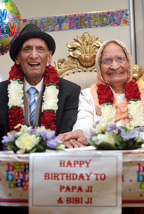 [视频]世界最长婚史夫妇携手庆生 年龄相加211岁
