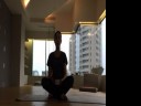 [视频]刘若英怀子7个月 巧遮孕肚盘腿瑜伽(图)