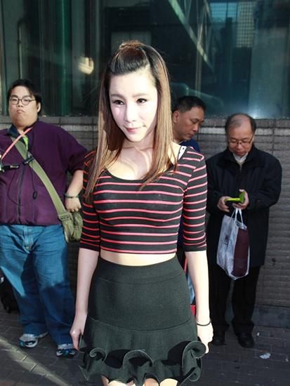 [视频]香港嫩模17岁失身呼吁做好安全措施