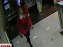 [视频]监拍长腿女子高抬腿 三连踹踢爆ATM机屏幕