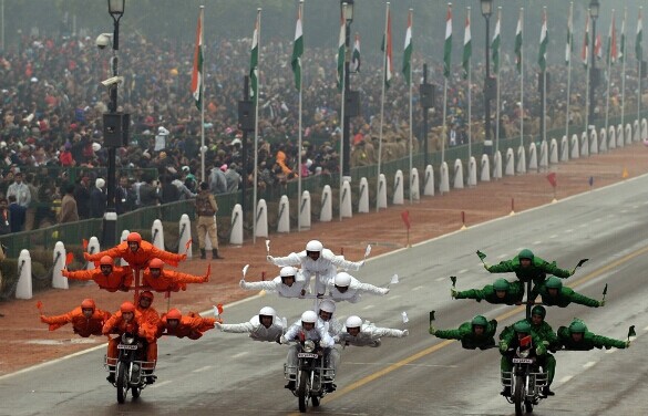 [视频]实拍奥巴马出席印度国庆典礼 摩托特技成亮点
