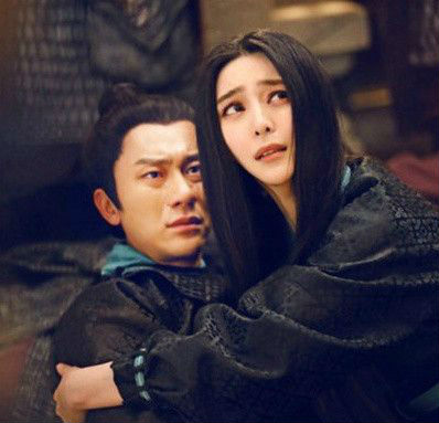 [视频]李晨范冰冰发文疑隔空示爱 网友：快公布吧