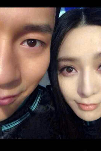 [视频]李晨范冰冰发文疑隔空示爱 网友：快公布吧