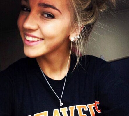 [视频]美19岁女孩图书馆拍色情片被控公然猥亵