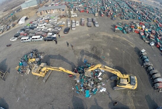 [视频]北京集中销毁黑摩的 千辆车瞬间压成废铁