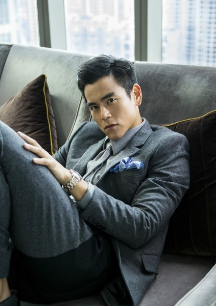 [视频]彭于晏跟成都流浪汉撞脸 网友：是本人在拍戏吧！