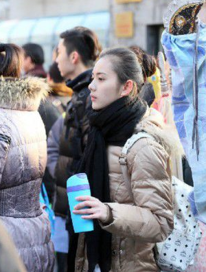 [视频]中戏复试美女云集 “明星脸”考生引注目