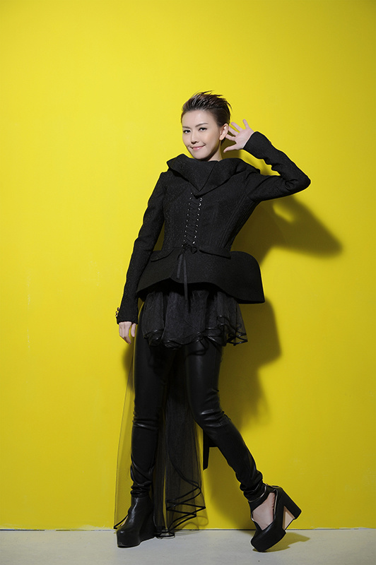 [视频]孙燕姿新单曲《RADIO》曝光 MV大玩无重力