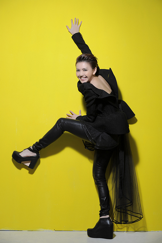 [视频]孙燕姿新单曲《RADIO》曝光 MV大玩无重力