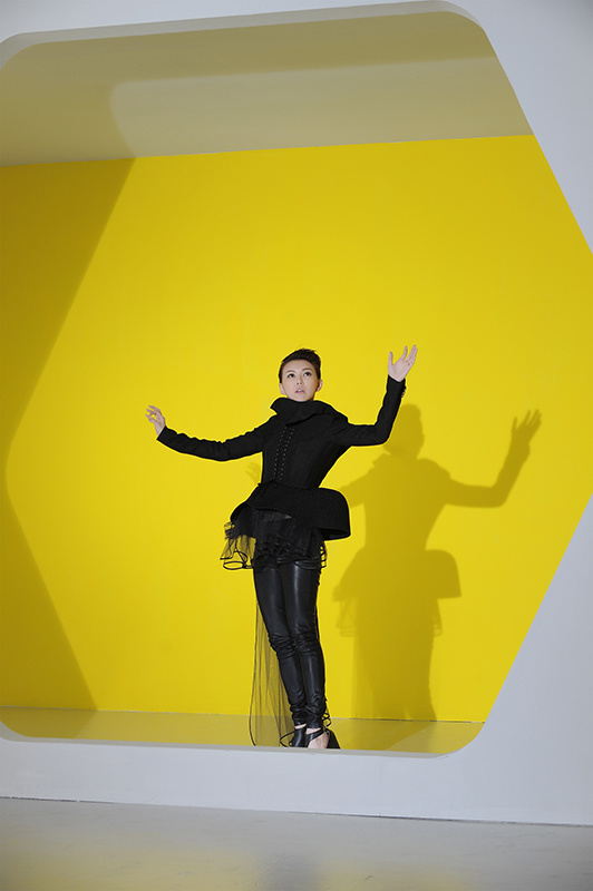 [视频]孙燕姿新单曲《RADIO》曝光 MV大玩无重力