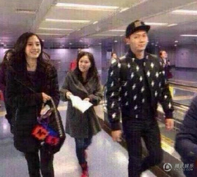 [视频]《跑男2》开录 邓超现身被调侃脸太黑