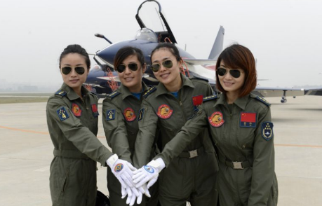 [视频]首批歼击机女飞行员海外首秀 震撼宣传视频