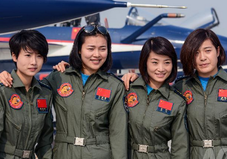 [视频]首批歼击机女飞行员海外首秀 震撼宣传视频