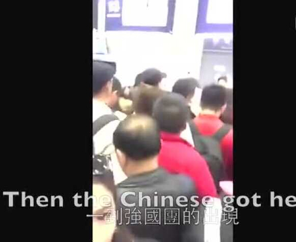 [视频]泰模特遭中国游客踩脚扯发拍片斥中国人没教养