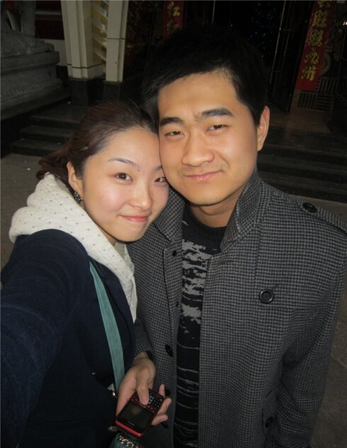 [视频]被害女主播曾参加央视鉴宝节目 生前与男友私照曝光