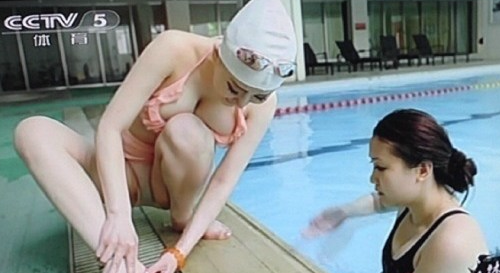 [视频]央视播性感泳装引争议 画面尺度大过武媚娘