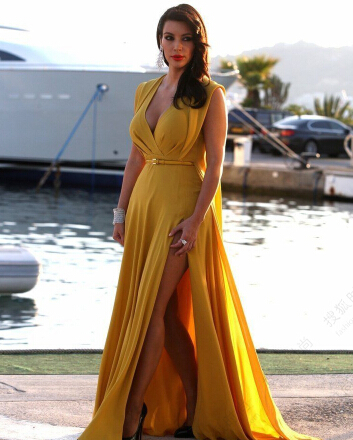 [视频]卡戴珊15大性感潮装！火辣巨臀引爆荷尔蒙