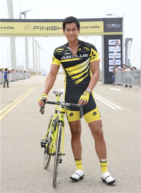 [视频]青春热血电影《破风》发预告片 争先定档8月7日