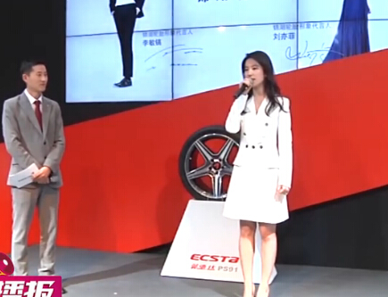 [视频]刘亦菲白裙现身车展 对新戏三缄其口
