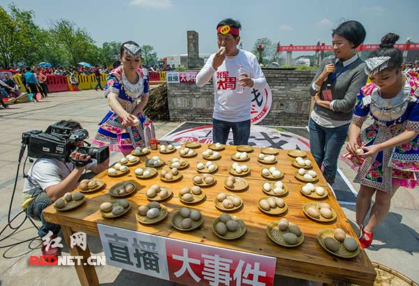 黔阳古城“三月三”女儿节开幕 世界最大锅地荠蛋亮相