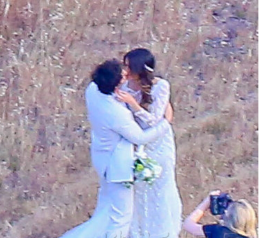 [视频]“吸血鬼王子”伊恩与妮基低调结婚 上演童话桥段羡煞旁人