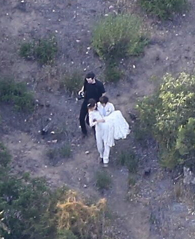 [视频]“吸血鬼王子”伊恩与妮基低调结婚 上演童话桥段羡煞旁人