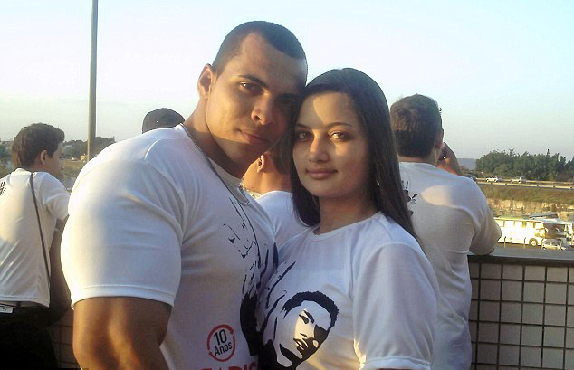 [视频]巴西男子手臂注射燃油变身绿巨人 差点被截肢