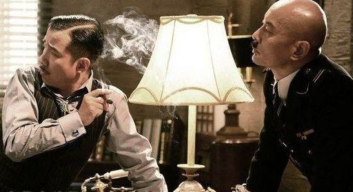 [视频]抽烟镜头多！《一步之遥》获脏烟灰缸奖