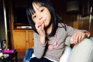 [视频]小小燕子！赵薇晒5岁女儿小四月抿嘴颜值高