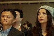 [视频]马云又带赵薇夫妇炒股：1天赚了289亿港币