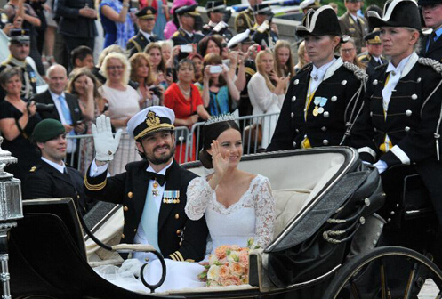 [视频]瑞典王子迎娶平民王妃 上演真实版“灰姑娘”